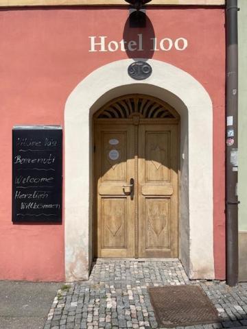 Hotel 100 باردوبيتسه المظهر الخارجي الصورة